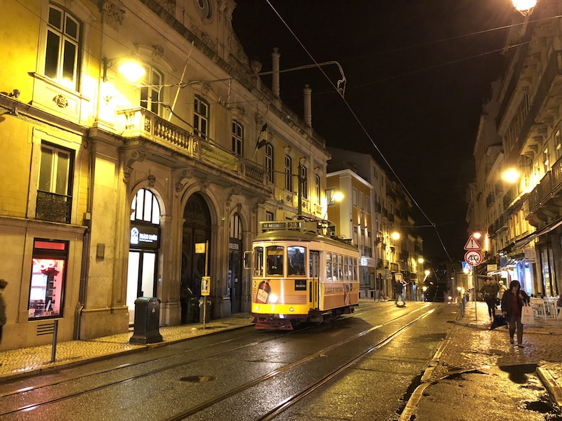 有名レストランである映画監督と出逢い、自信がいかに大切で今の私にはそれが無いことを痛感した