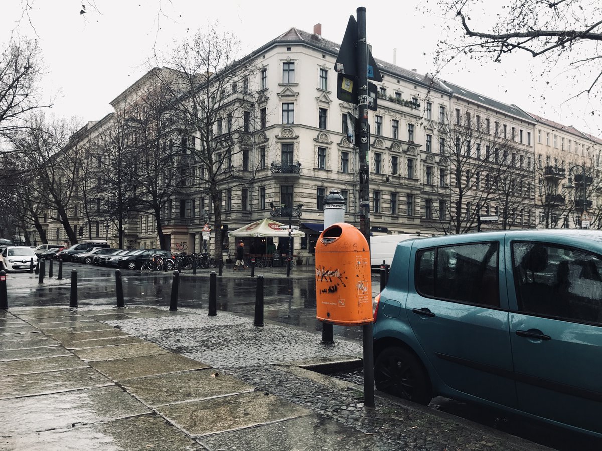 「街のゴミ箱」という題名でヨーロッパの街のゴミ箱の写真を毎日投稿し続けて５０日になった